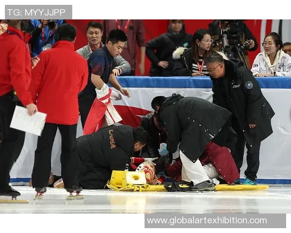 某知名足球球星不幸遭遇车祸紧急送医 伤情引发广泛关注